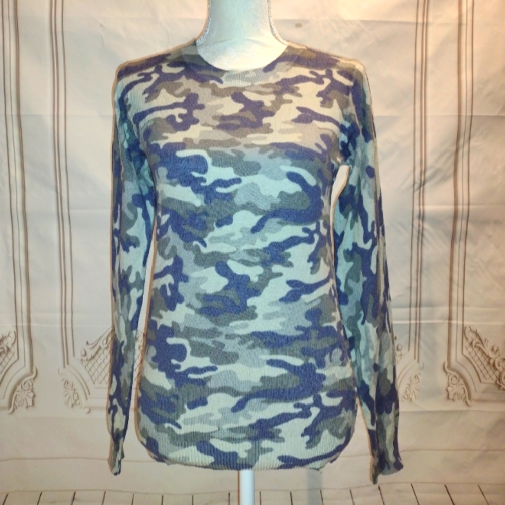 Planet Gold size large camo sweater